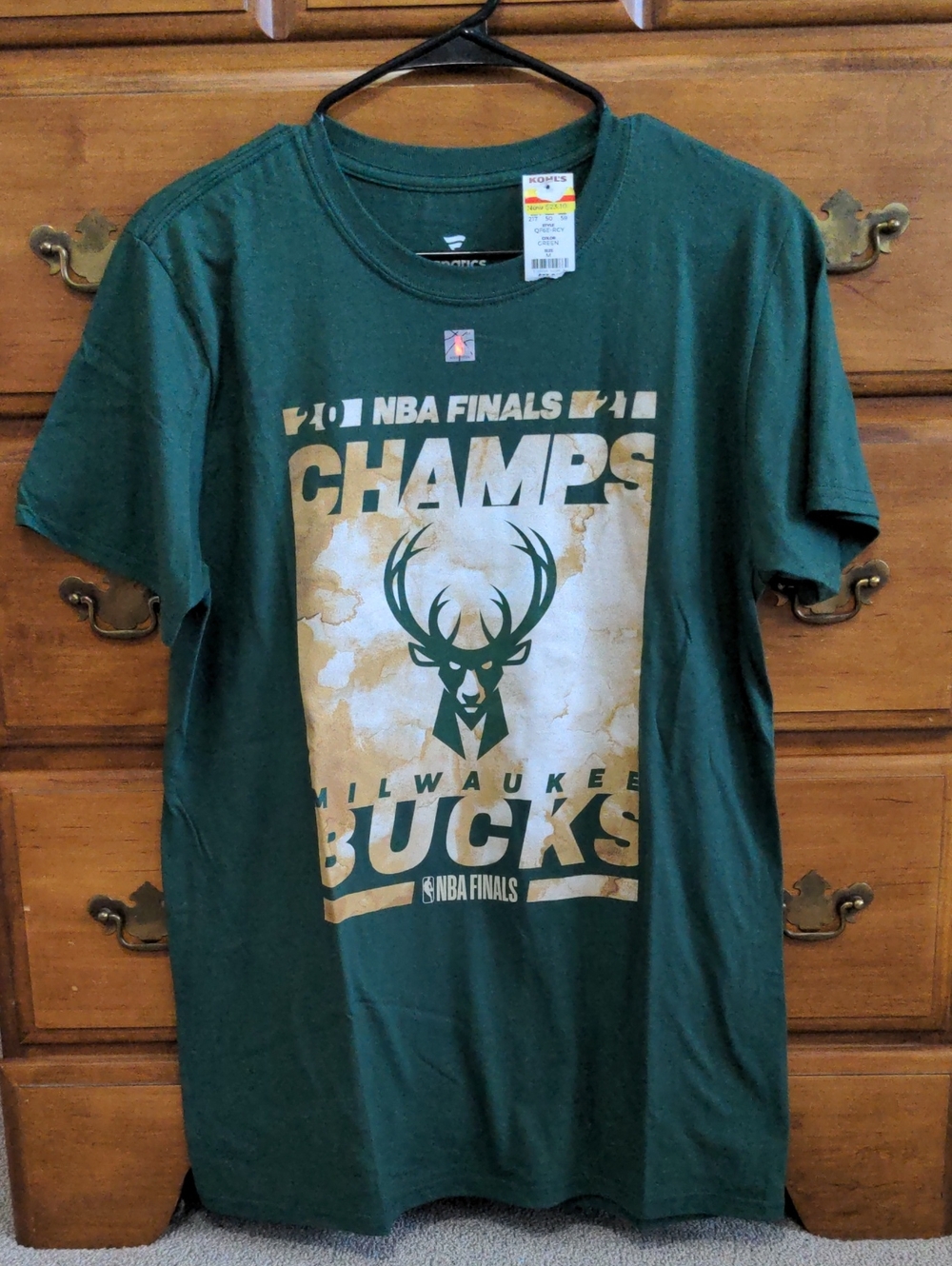 Fanatics Green Milwaukee Bucks 'Champs' Graphic Tee